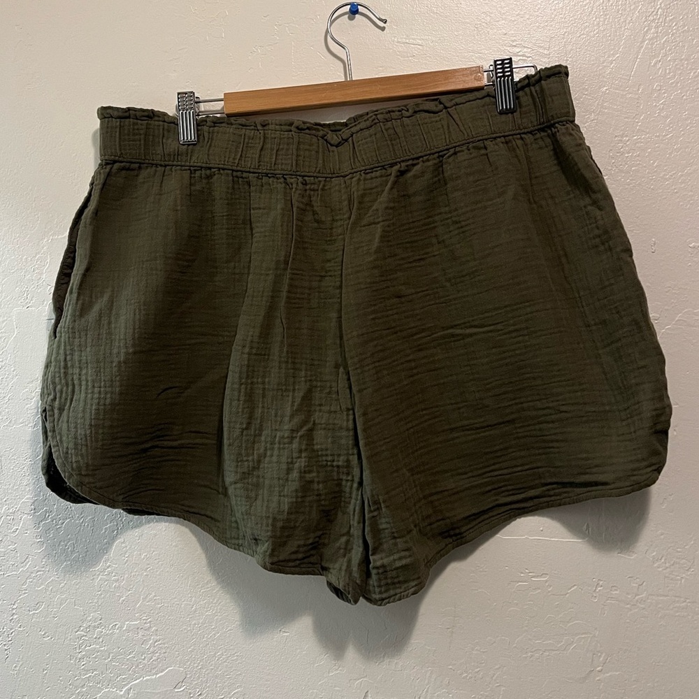 Universal Thread Green Shorts - Picture 3 of 7